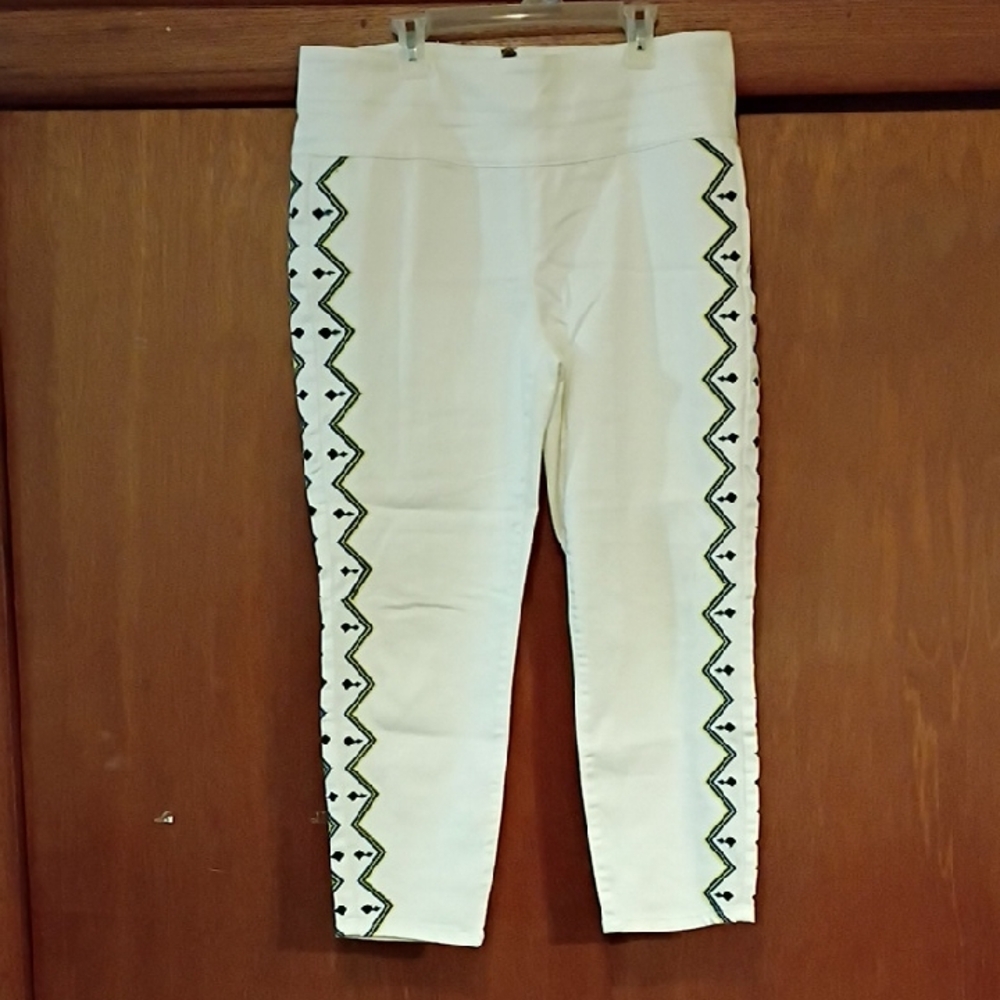 Bisou Bisou Elegant White Garment